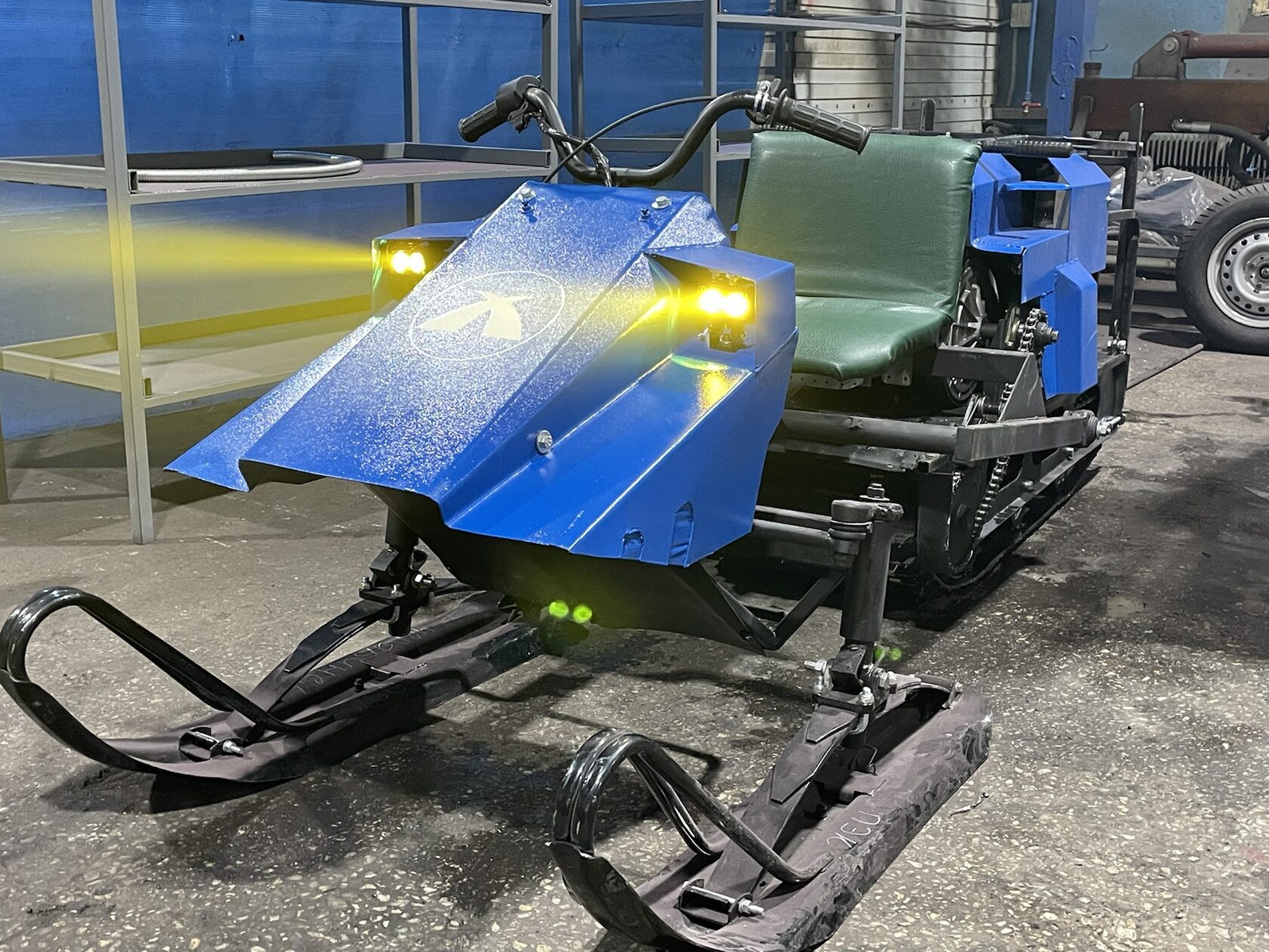 Одногусеничный мотобуксировщик  «Draxter» М500 с лыжным модулем, 20 л.с.